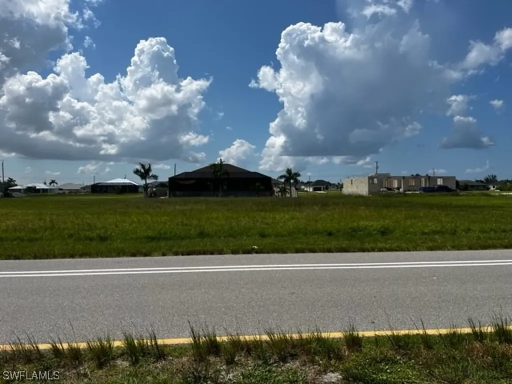 3516 Gulfstream Parkway Cape Coral FL 33993