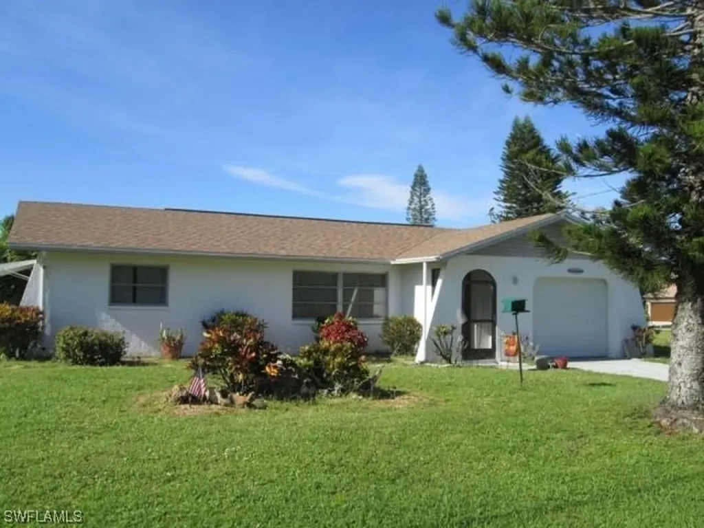616 SE 32nd Terrace Cape Coral FL 33904