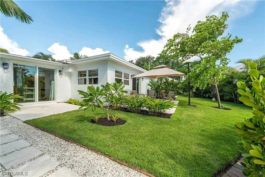 1880 Holiday Lane Naples FL 34104