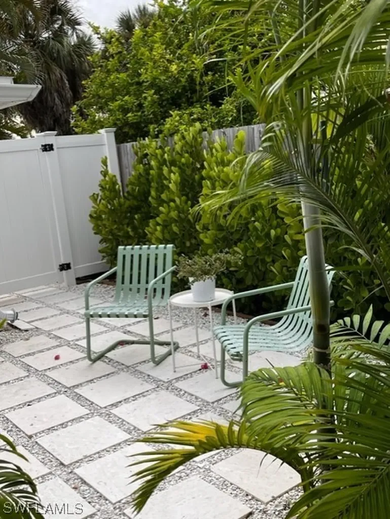 1880 Holiday Lane Naples FL 34104