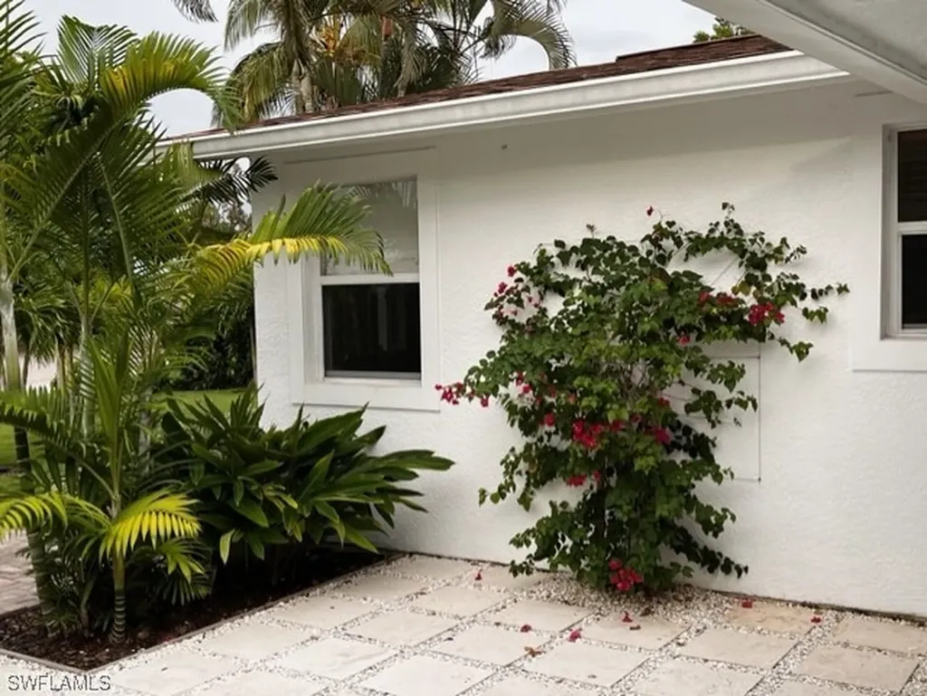 1880 Holiday Lane Naples FL 34104