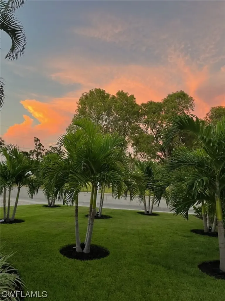 1880 Holiday Lane Naples FL 34104