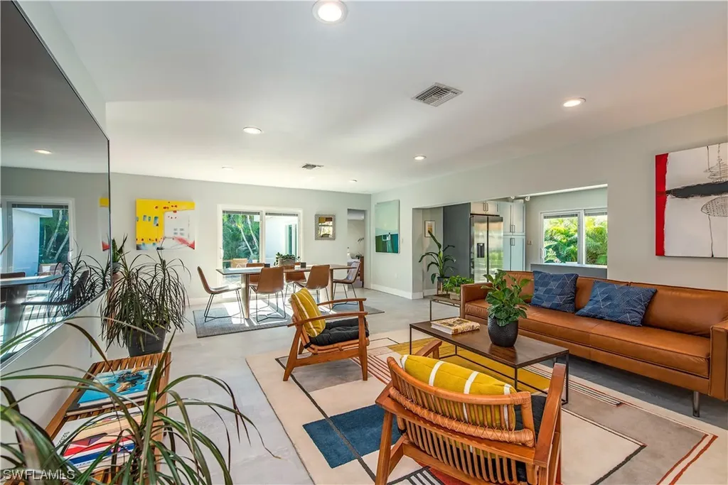 1880 Holiday Lane Naples FL 34104