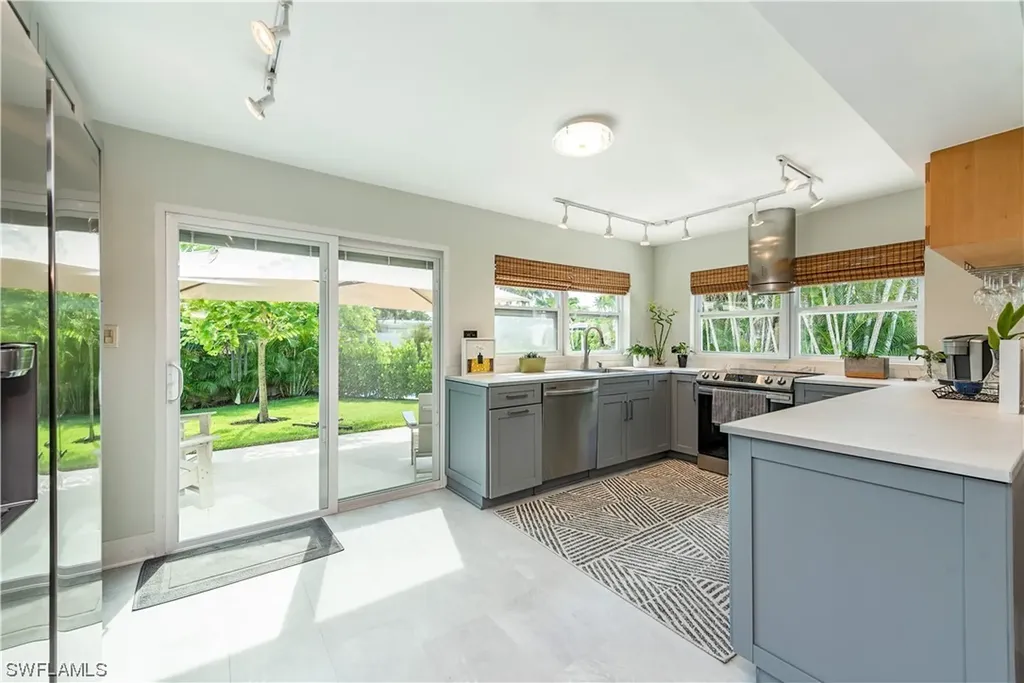 1880 Holiday Lane Naples FL 34104