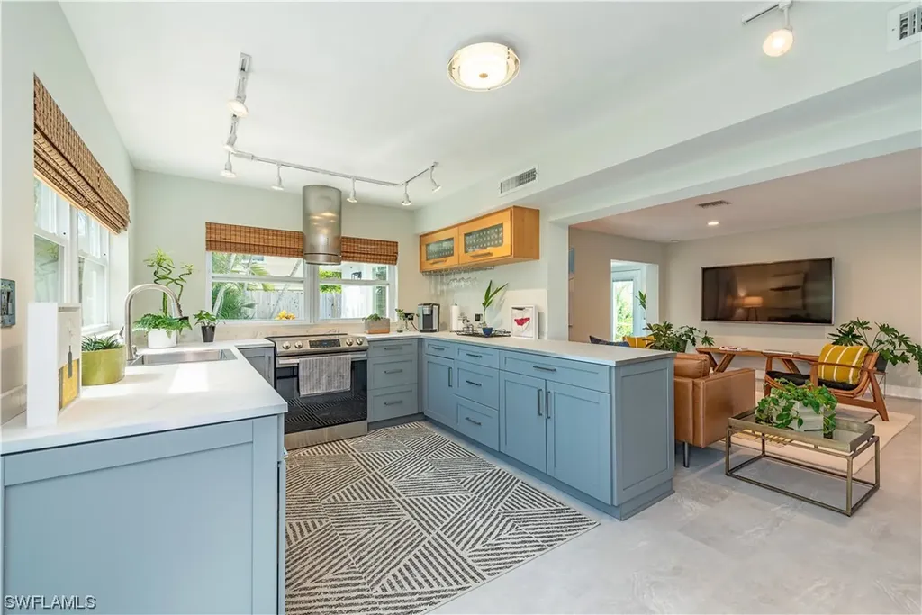 1880 Holiday Lane Naples FL 34104