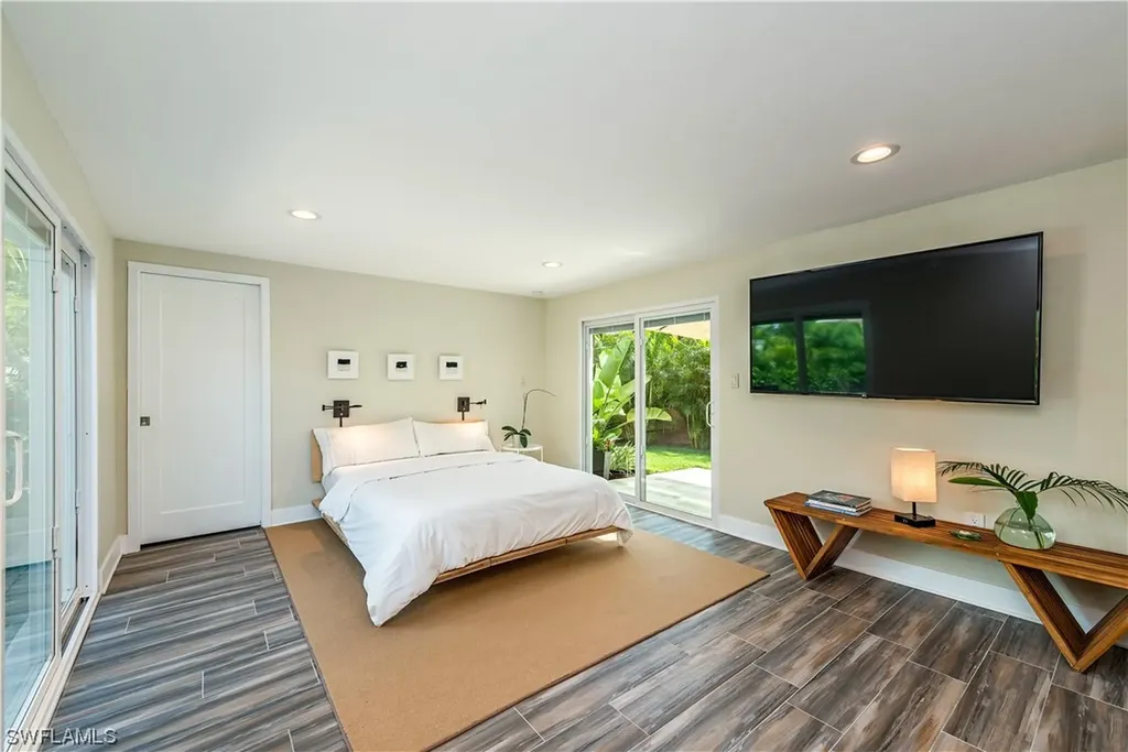 1880 Holiday Lane Naples FL 34104