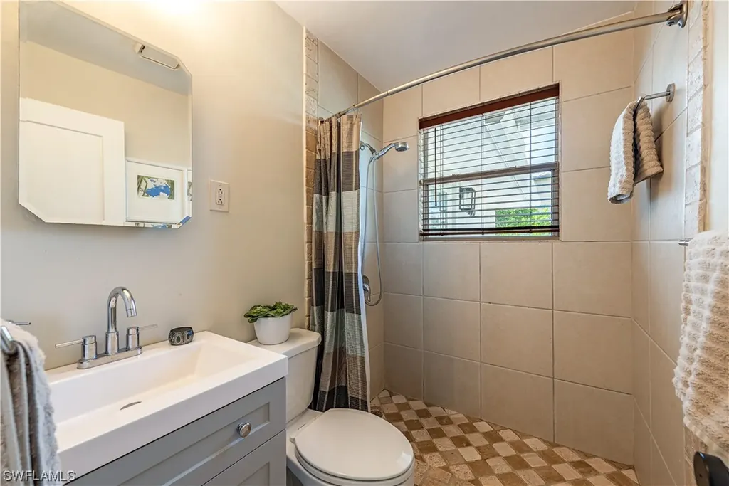 1880 Holiday Lane Naples FL 34104