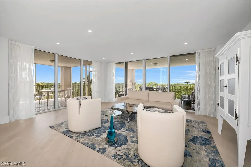 6597 Nicholas Boulevard Naples FL 34108