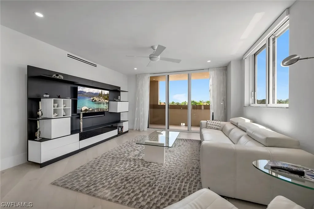 6597 Nicholas Boulevard Naples FL 34108