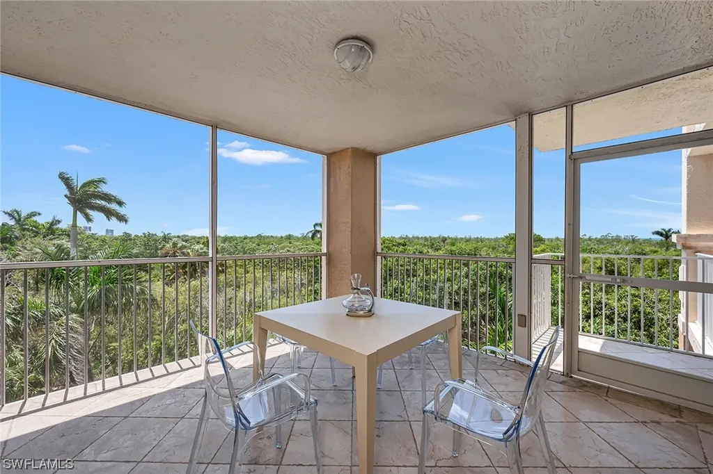 6597 Nicholas Boulevard Naples FL 34108