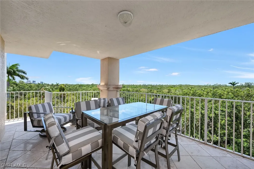 6597 Nicholas Boulevard Naples FL 34108