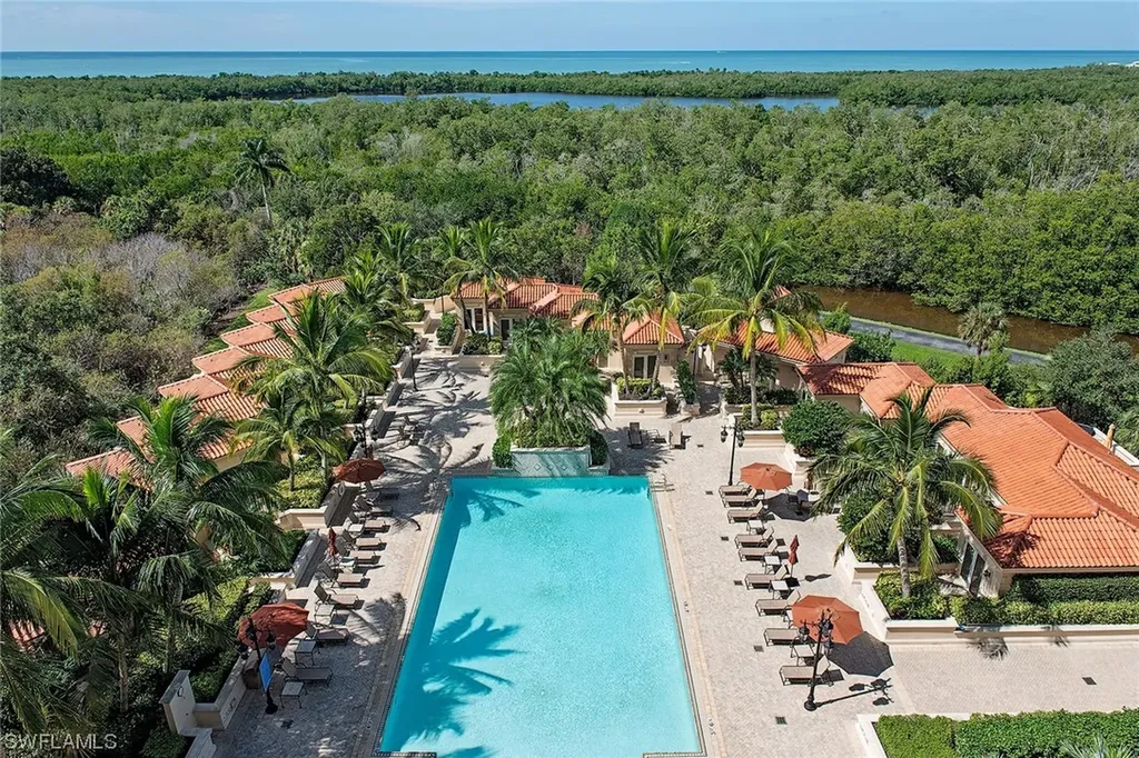 6597 Nicholas Boulevard Naples FL 34108