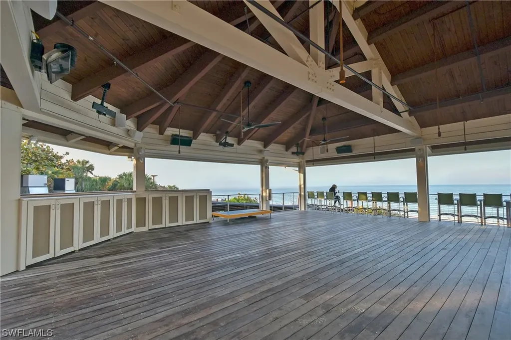 6597 Nicholas Boulevard Naples FL 34108
