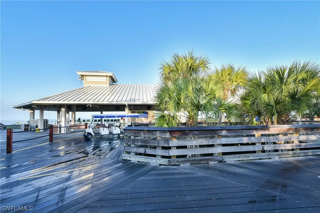 6597 Nicholas Boulevard Naples FL 34108