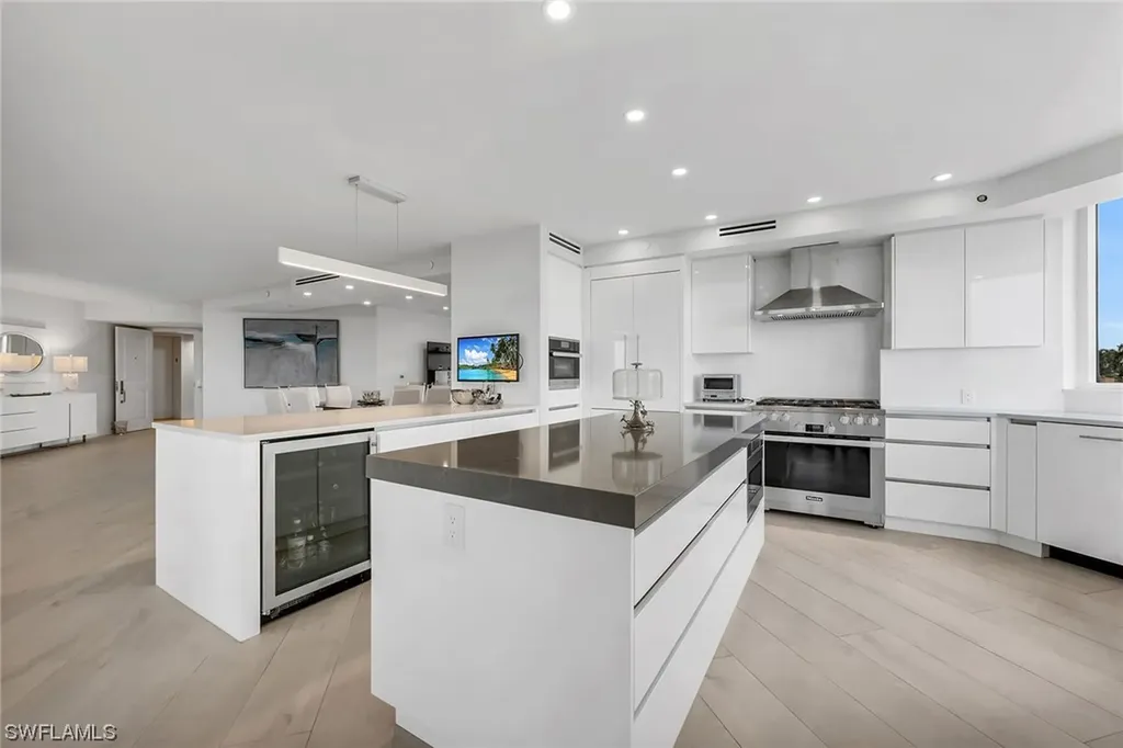 6597 Nicholas Boulevard Naples FL 34108