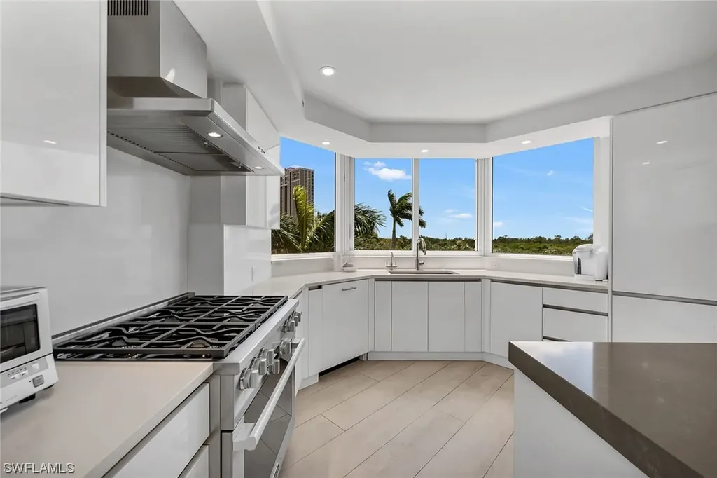 6597 Nicholas Boulevard Naples FL 34108