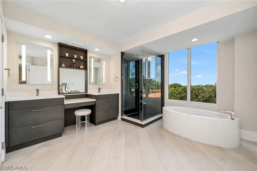 6597 Nicholas Boulevard Naples FL 34108