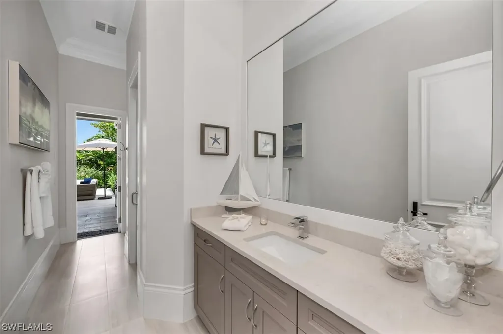 2037 Isla Vista Lane Naples FL 34105
