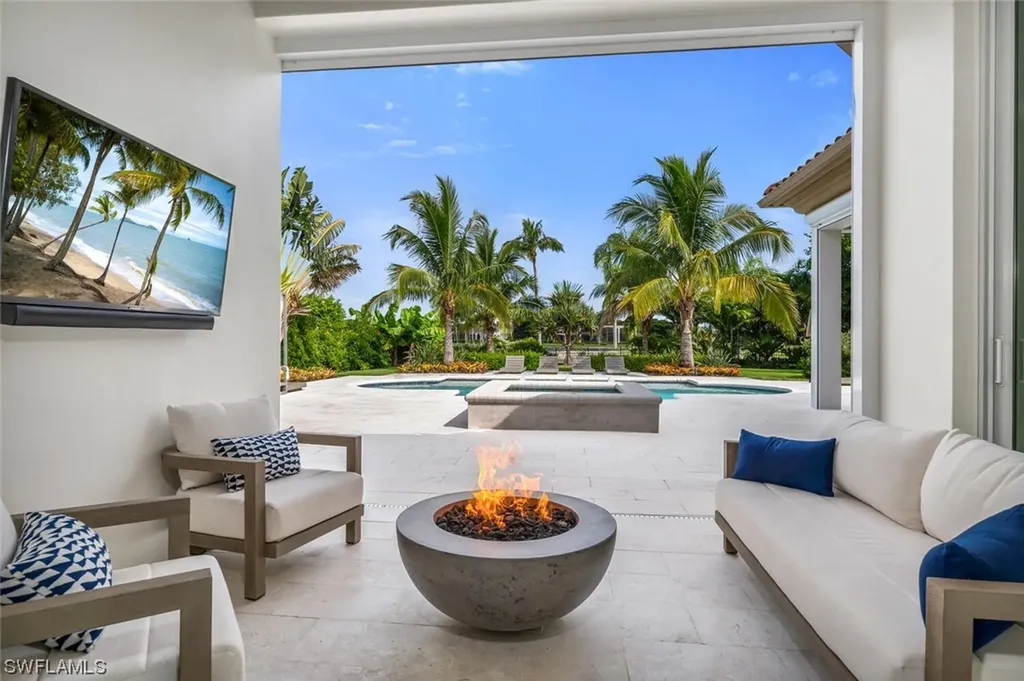 2037 Isla Vista Lane Naples FL 34105