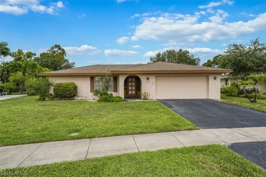 2200 Poinciana Drive Naples FL 34105