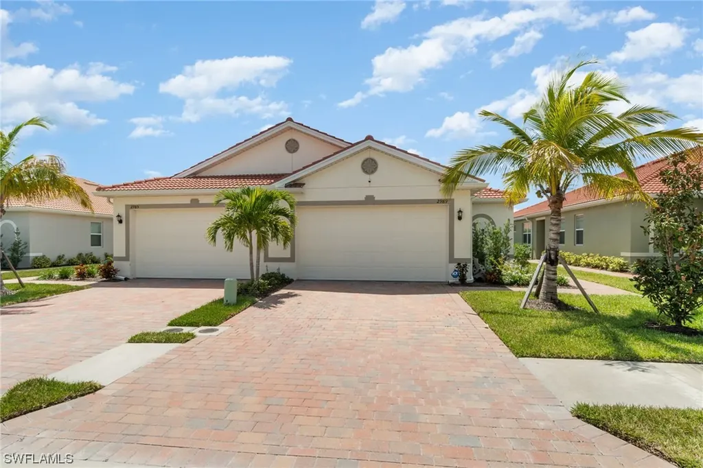 2989 Royal Gardens Avenue Fort Myers FL 33916