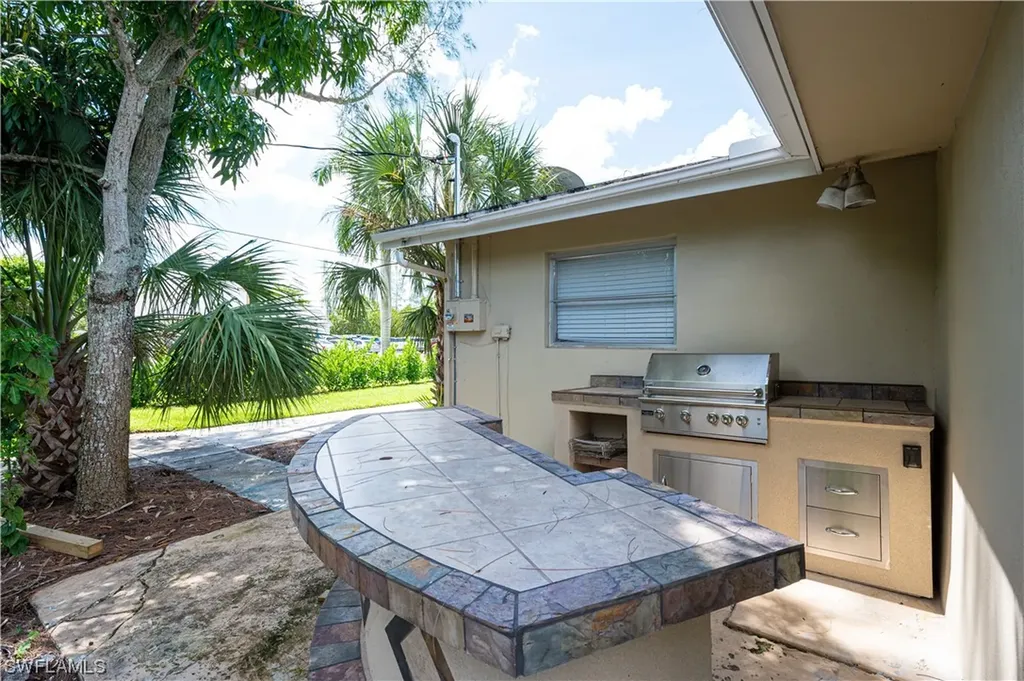 514 14th Street N Naples FL 34102