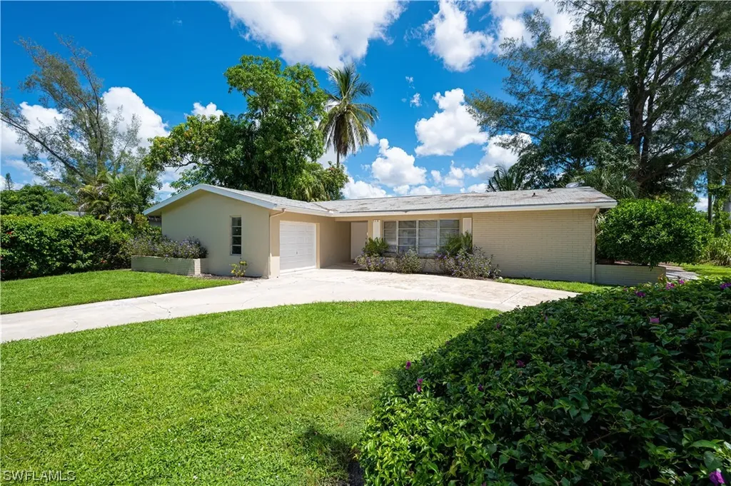 514 14th Street N Naples FL 34102