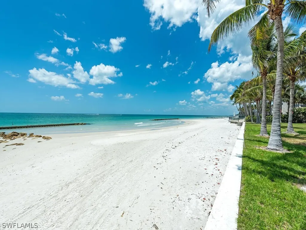 4550 Gordon Drive Naples FL 34102-7914