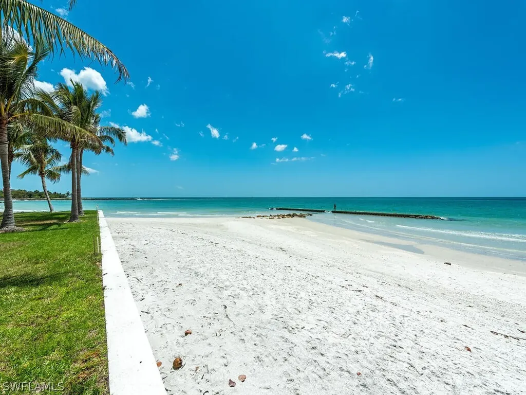 4550 Gordon Drive Naples FL 34102-7914