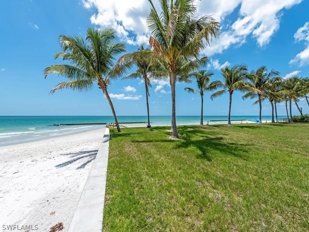 4550 Gordon Drive Naples FL 34102-7914