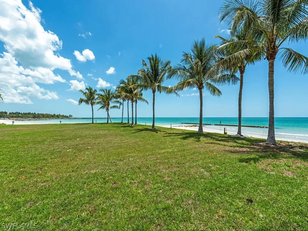 4550 Gordon Drive Naples FL 34102-7914