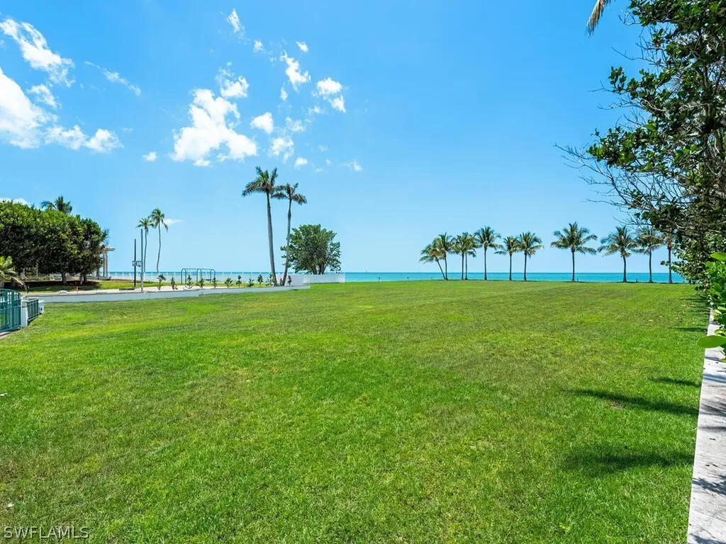 4550 Gordon Drive Naples FL 34102-7914