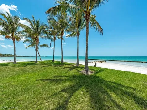 4550 Gordon Drive Naples FL 34102-7914