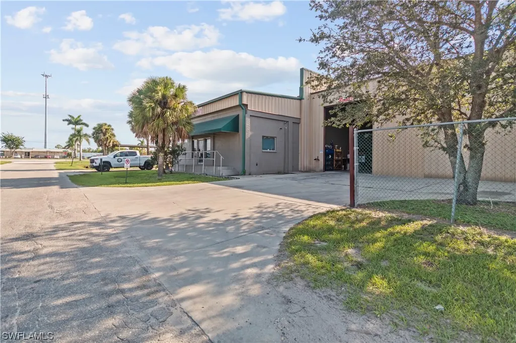 2065 Towles Street Fort Myers FL 33916