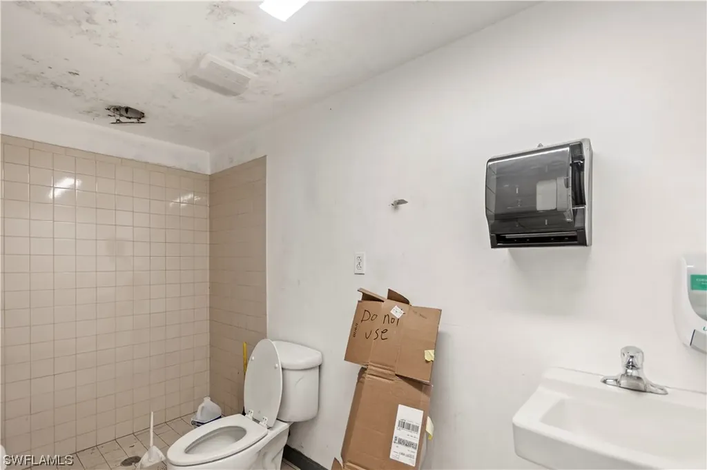 2065 Towles Street Fort Myers FL 33916