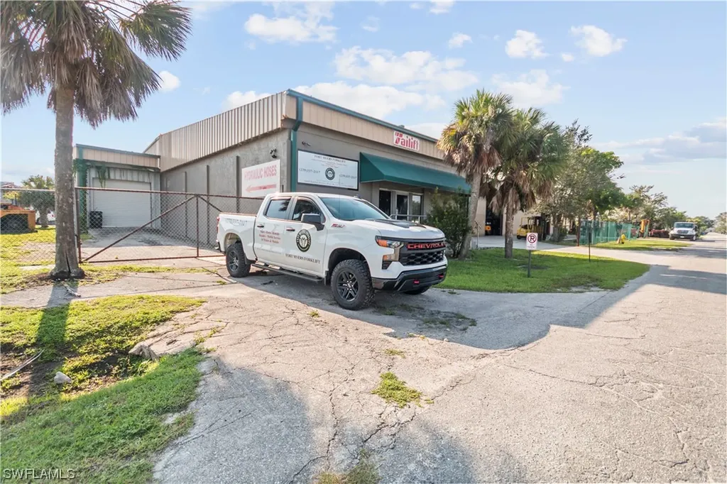 2065 Towles Street Fort Myers FL 33916
