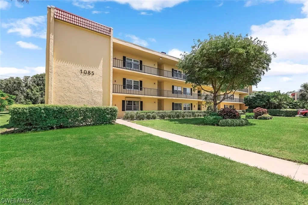 1085 Forest Lakes Drive Naples FL 34105