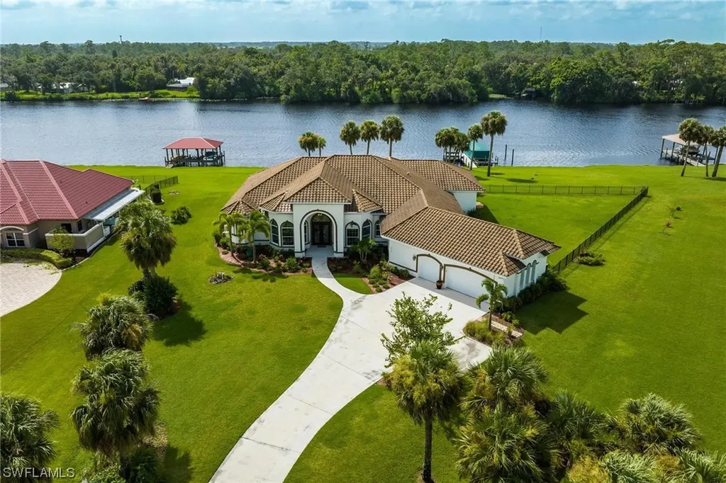 2412 River Way Labelle FL 33935