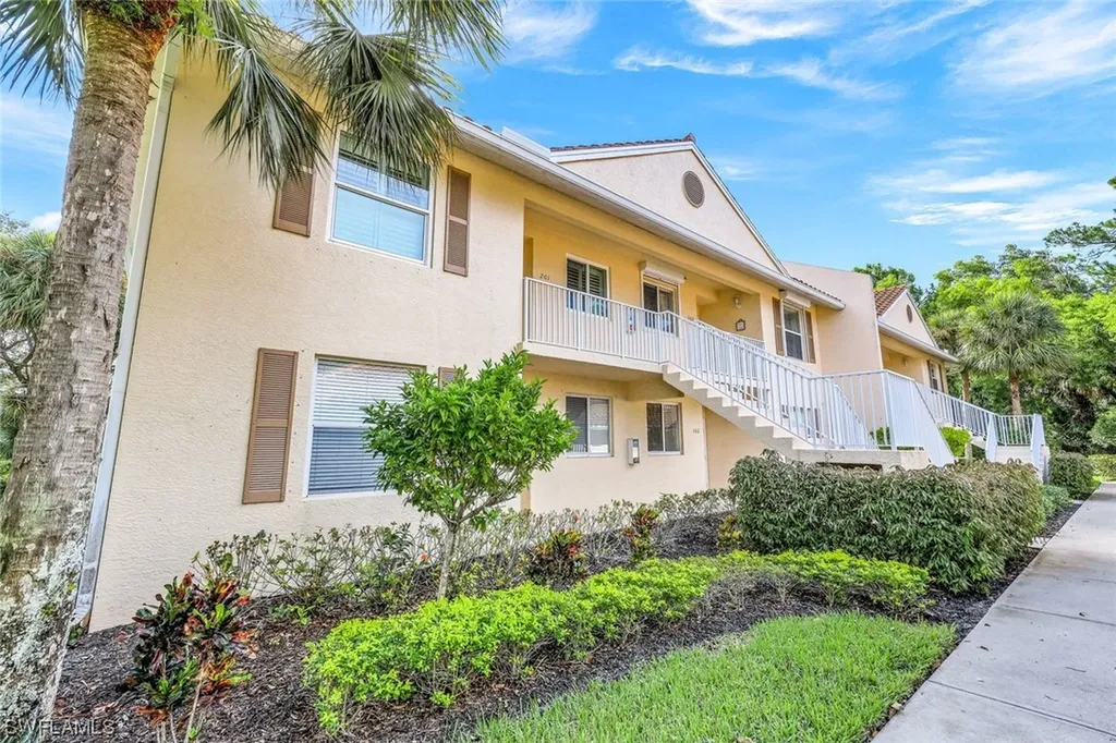 Naples FL, 432 Valerie Way, Unit 202
