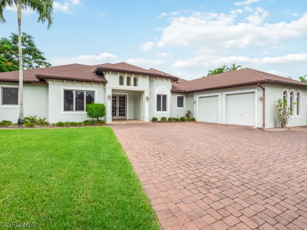757 7th Avenue N Naples FL 34102