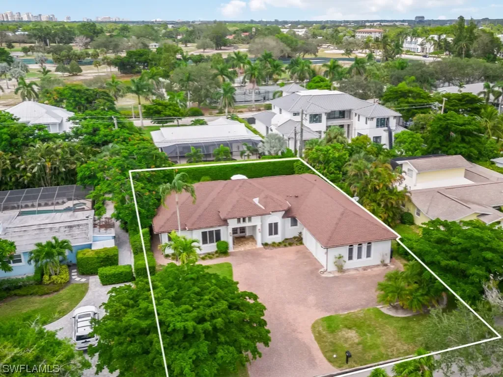 757 7th Avenue N Naples FL 34102