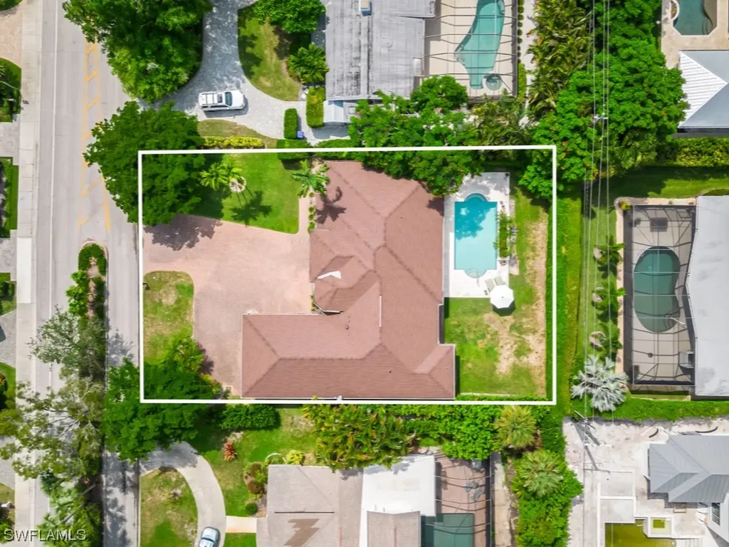 757 7th Avenue N Naples FL 34102