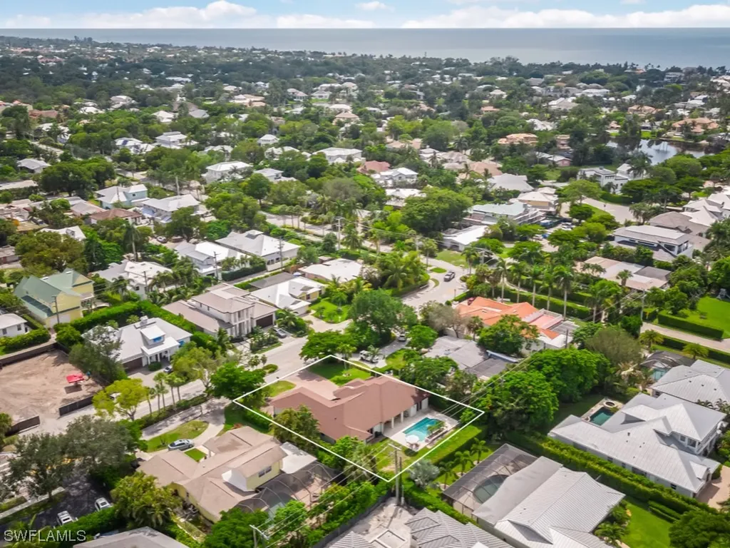 757 7th Avenue N Naples FL 34102