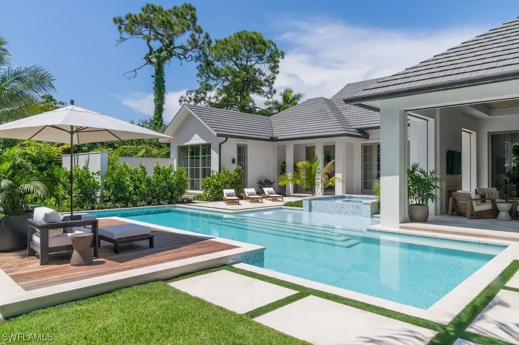 470 Banyan Boulevard Naples FL 34102