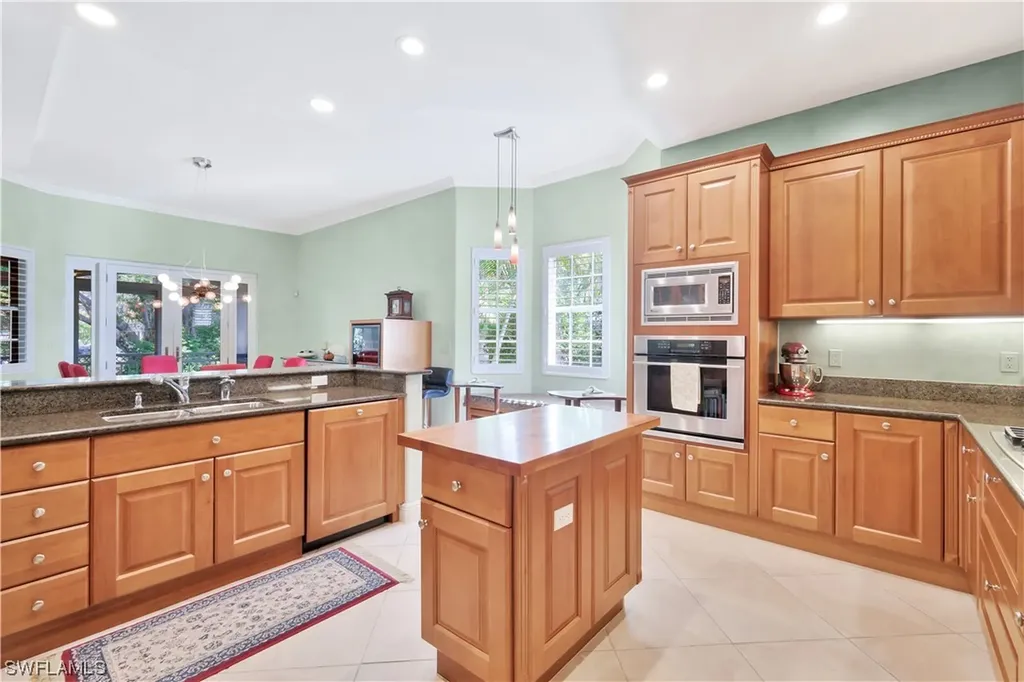 6501 Crown Colony Place Naples FL 34108