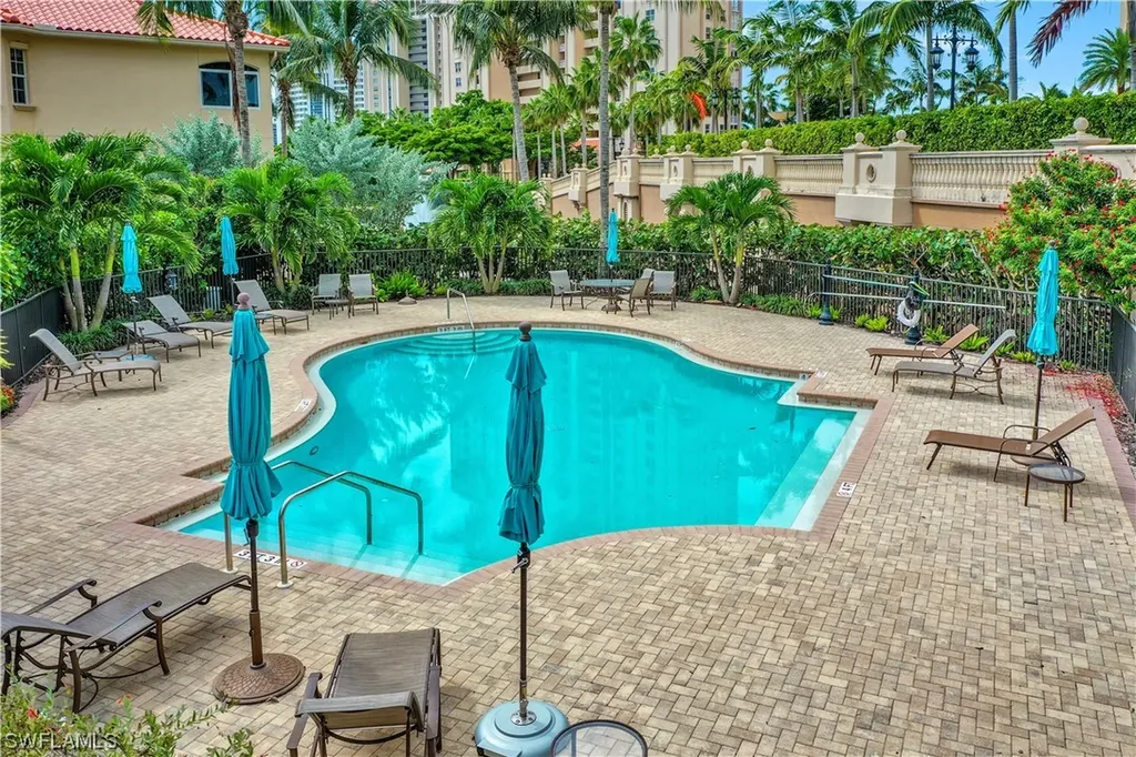 6501 Crown Colony Place Naples FL 34108