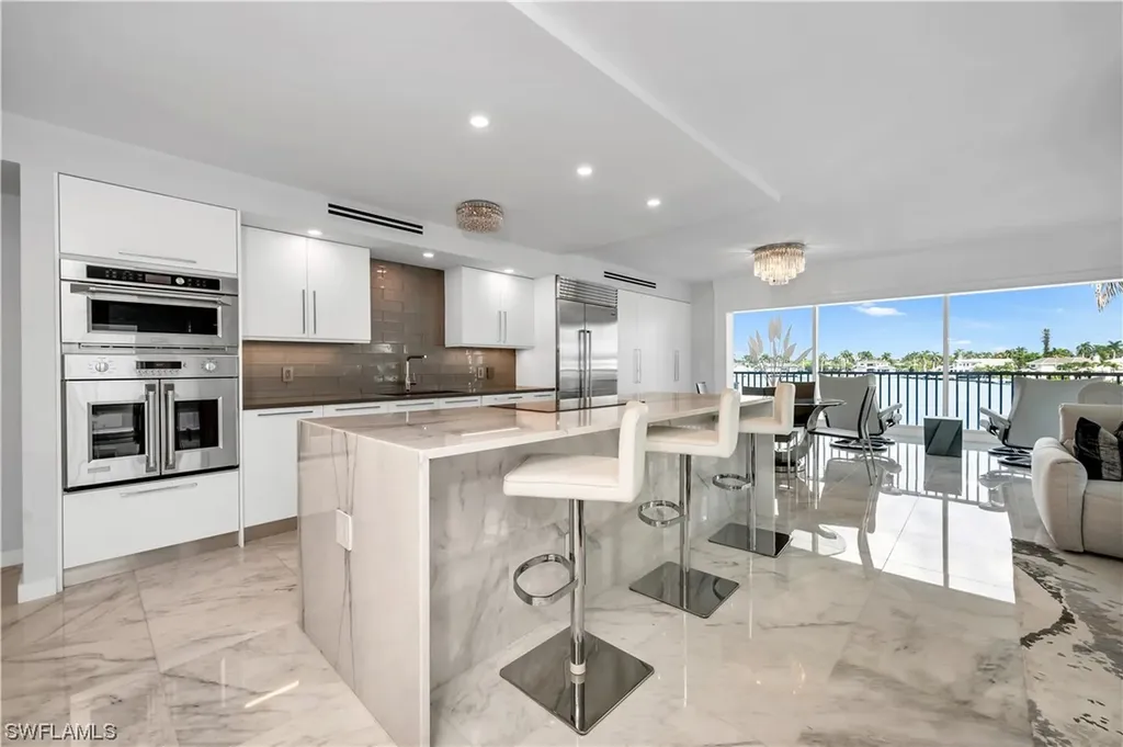 Naples FL, 2750 Gulf Shore Boulevard N,, Unit 204
