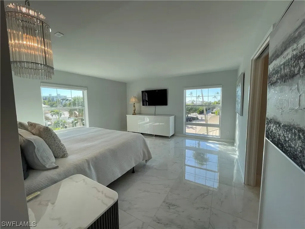 2750 Gulf Shore Boulevard N, Naples FL 34103
