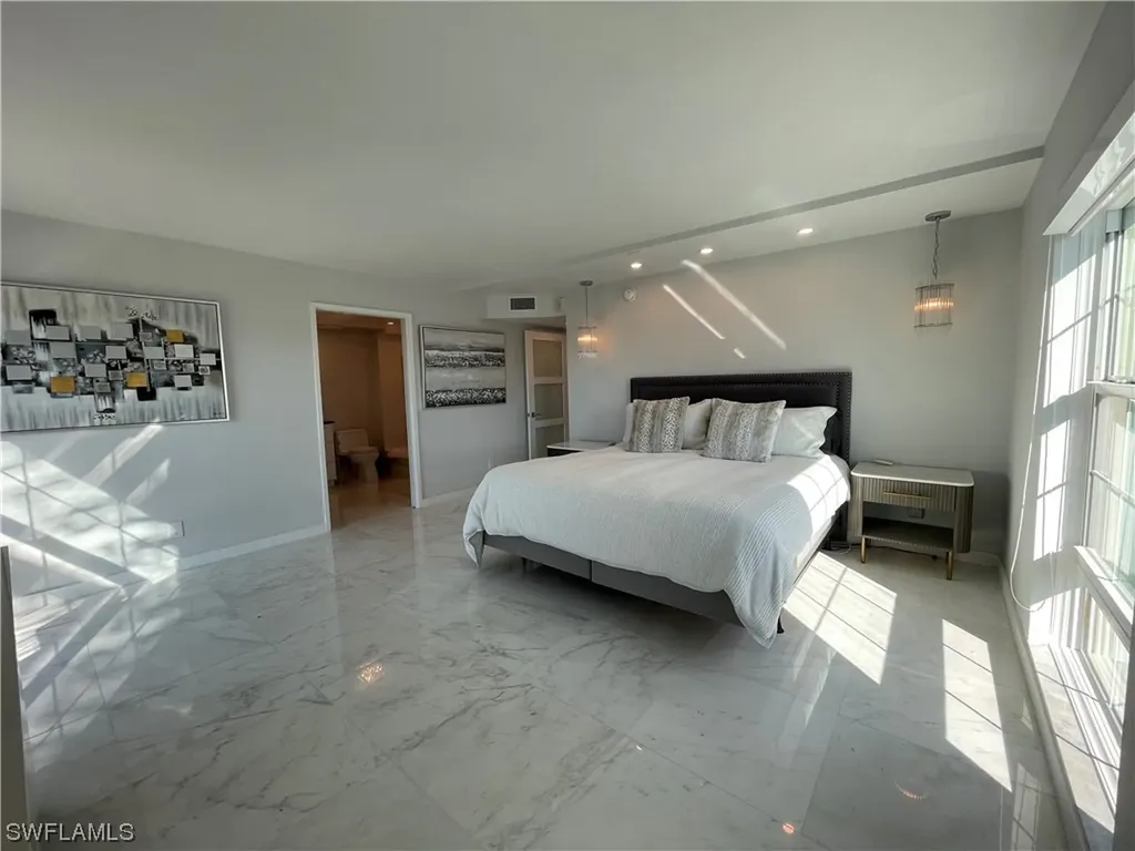 2750 Gulf Shore Boulevard N, Naples FL 34103
