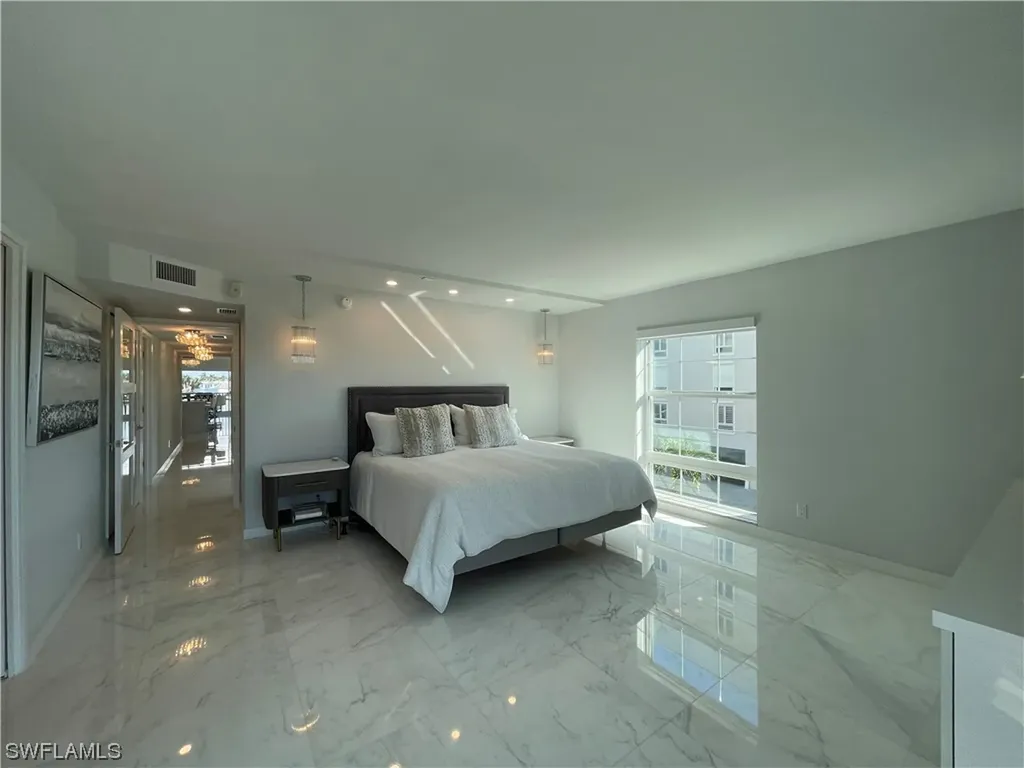 2750 Gulf Shore Boulevard N, Naples FL 34103
